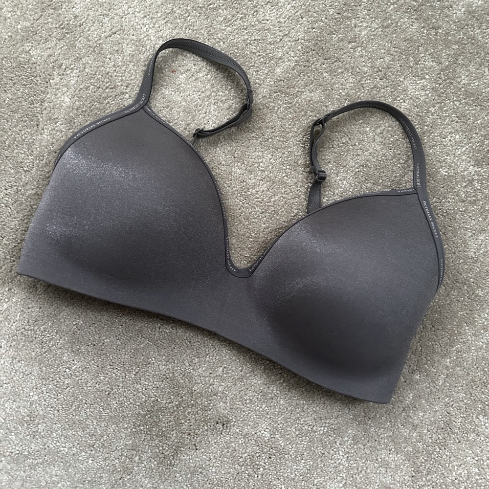VS no wire bra…. 34DD…. Like new.